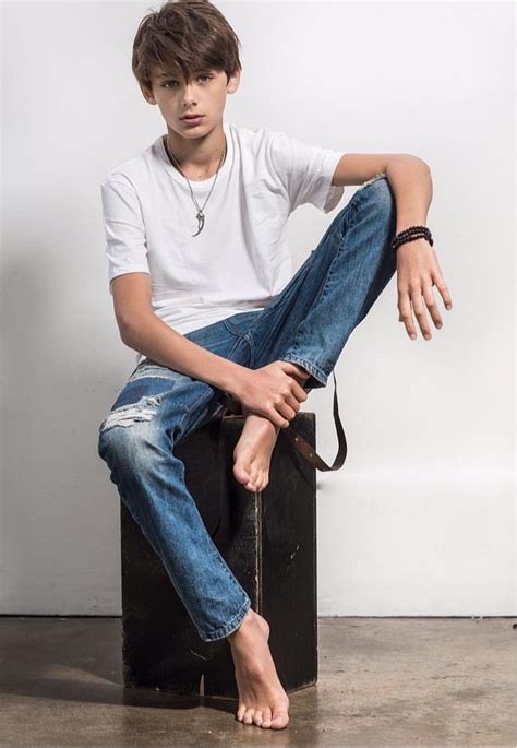 boys barefoot models.